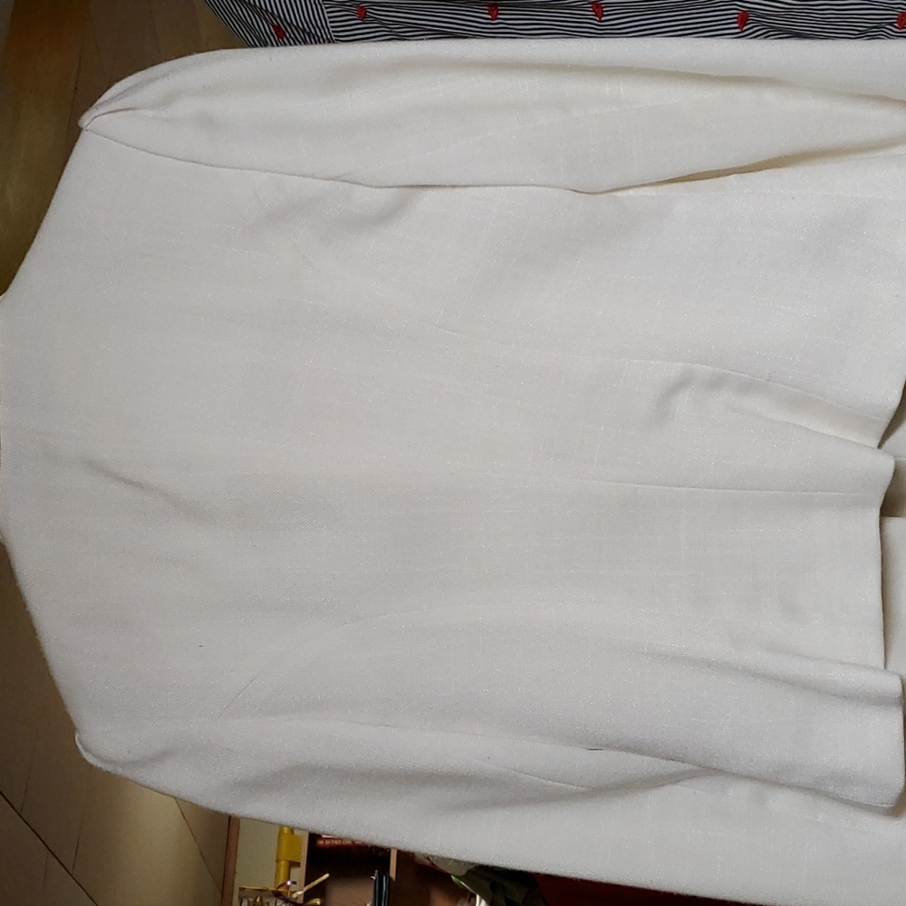 Suit - Picture 5 of 6